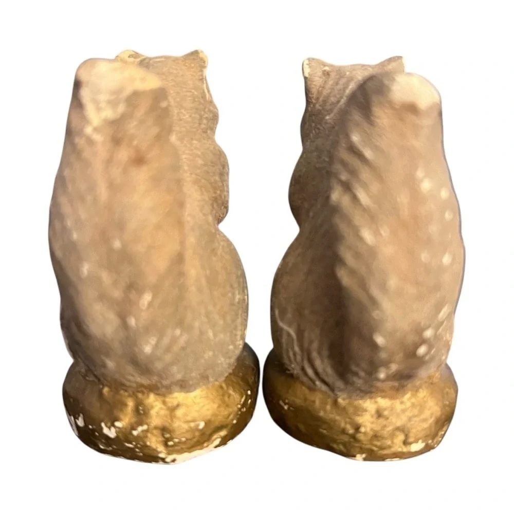Vintage Painted Chalkware Gray Squirrel Miniature Figurines Pair Eating Nuts 2”